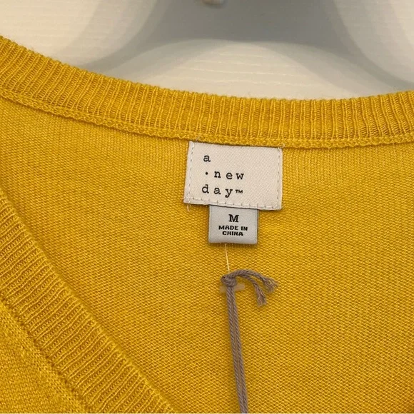 A New Day Mustard V-Neck Women’s Sweater Size M - Picture 2 of 5